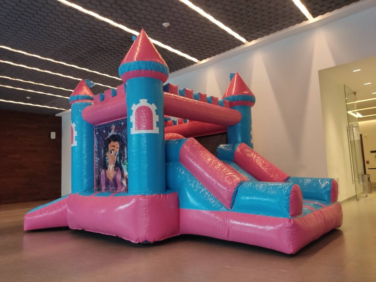 Castillo de Princesas — inflable rosa y morado en renta CDMX