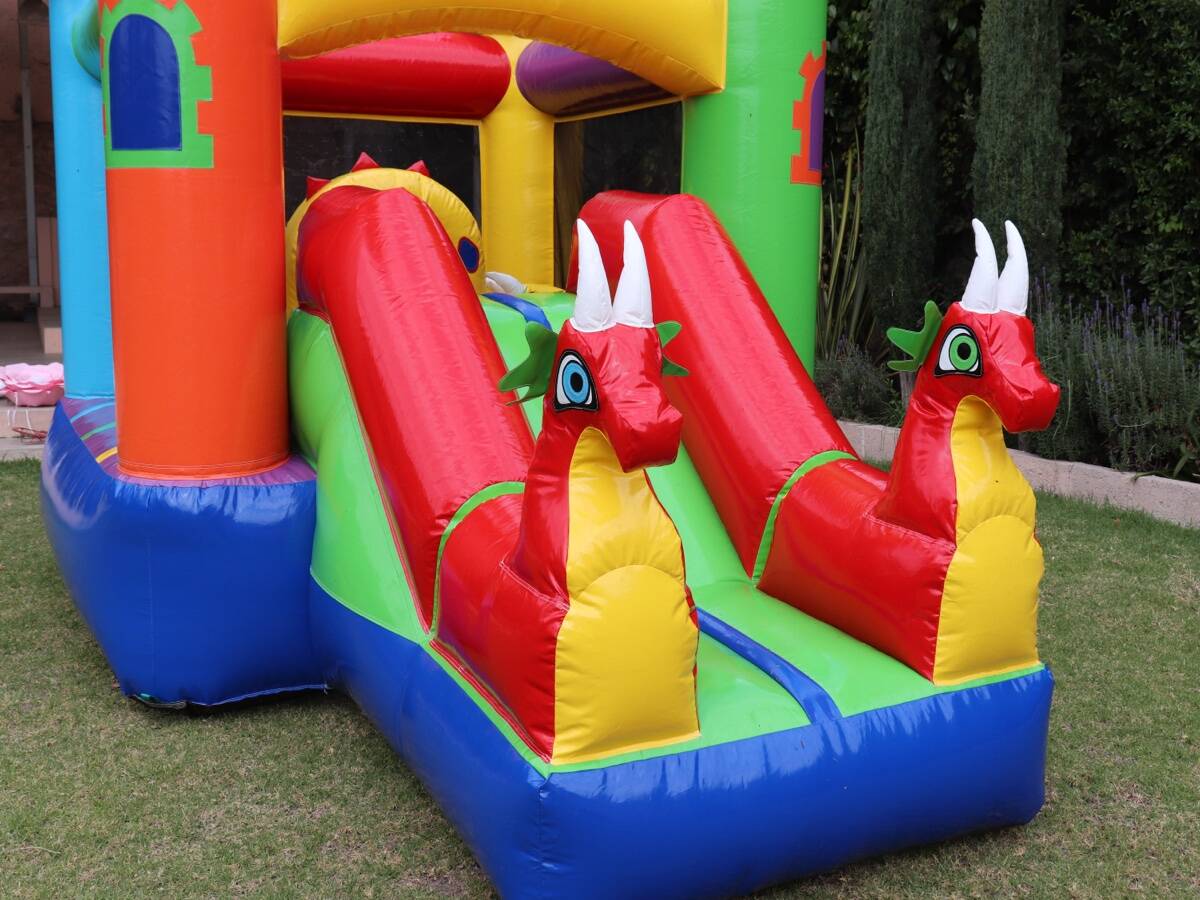 Dragones Rojos — inflable en renta en CDMX