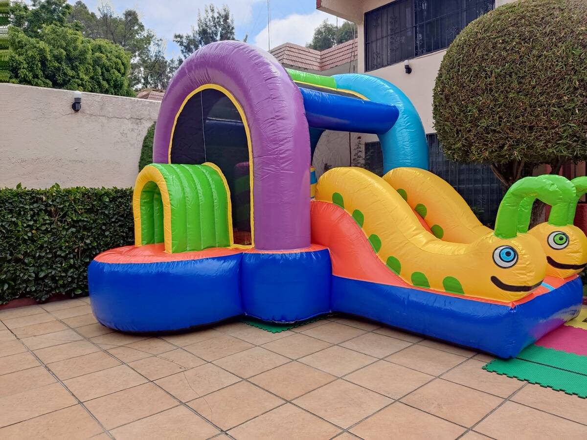 Inflable Gusanitos fácil de supervisar con niños jugando en túneles de colores en CDMX